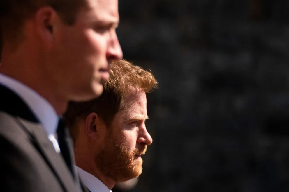 El príncipe Harry denunció que el espionaje ilegal en su contra arruinó su relación con Chelsy Davy