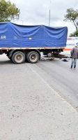 Urgente: un camión atropelló a un ciclista y hay corte total en Avenida Tavella 