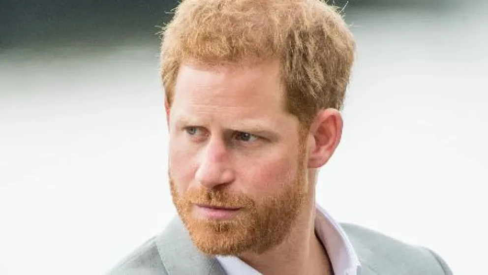 La increíble historia que Harry dejó por fuera de su libro: el motivo desató furor en la familia real