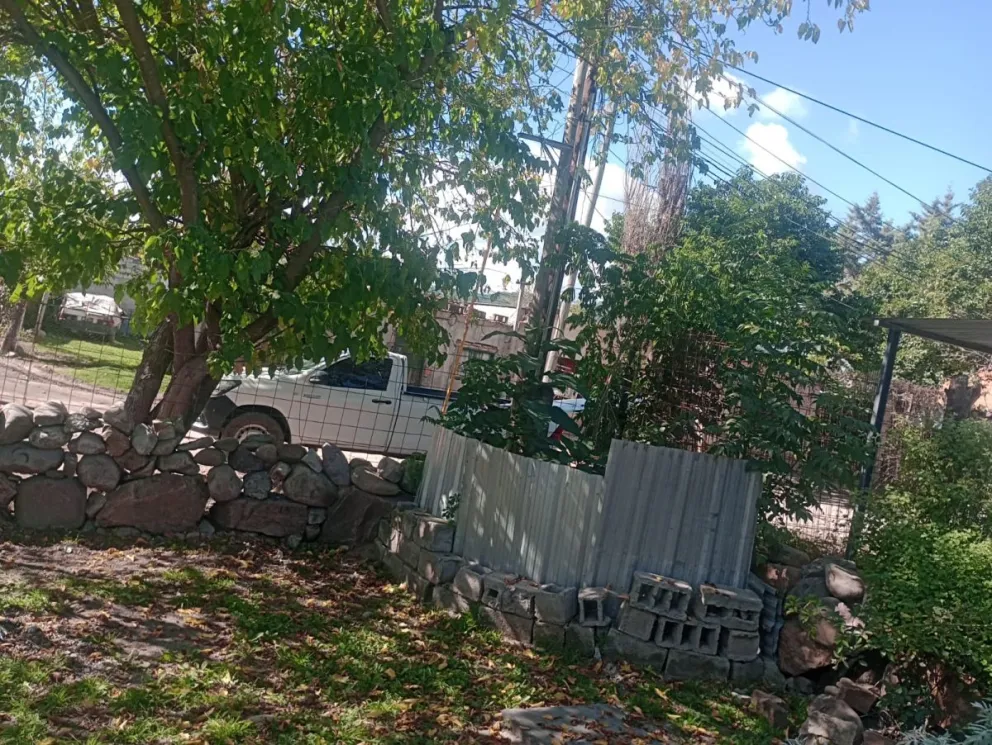 El intendente Daniel Moreno violó la veda electoral y repartió chapas en su camioneta personal     