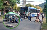 Terrible choque en barrio Tres Cerritos, una moto terminó bajo un colectivo de la línea 5
