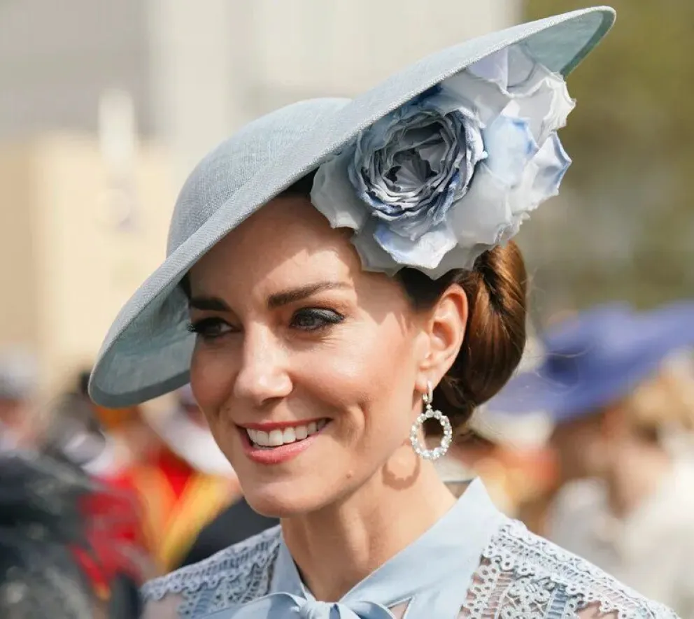 Kate Middleton copia nuevamente el refinado estilo de la reina Letizia: fotos de su extravagante look