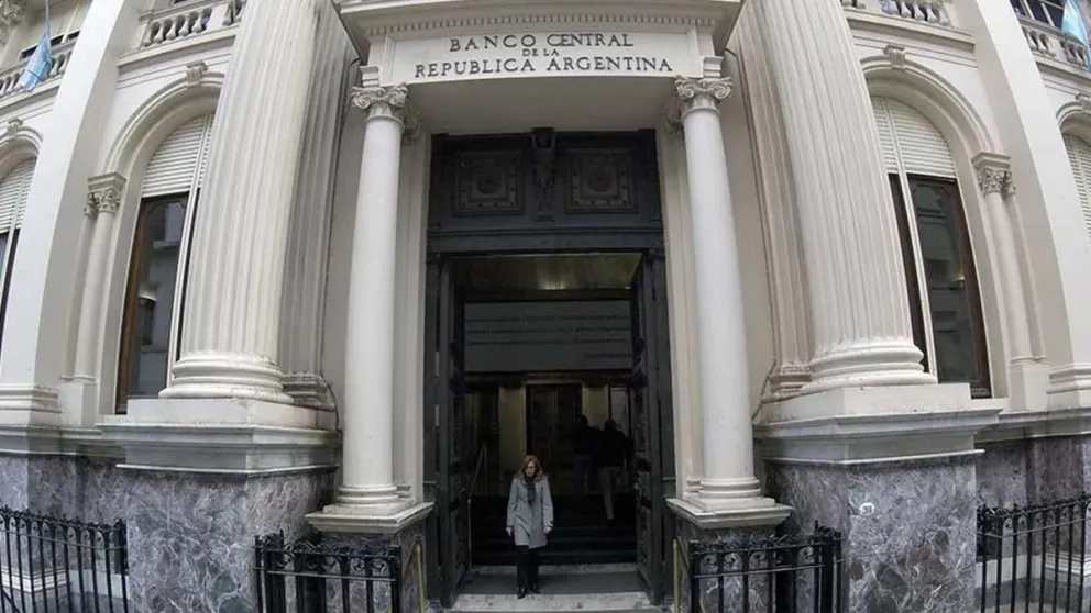 Cepo: el Banco Central restringirá el consumo de la moneda extranjera para las tarjetas de crédito 