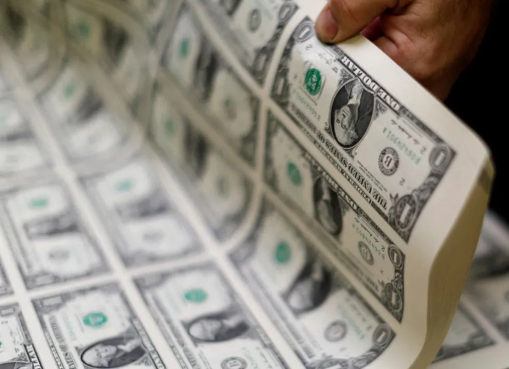 Así estará la cotización del dólar blue  el próximo lunes 