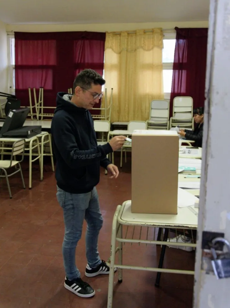 Votó Carlos Morello y aseguró: “Es un acto de compromiso y un derecho para elegir el futuro”