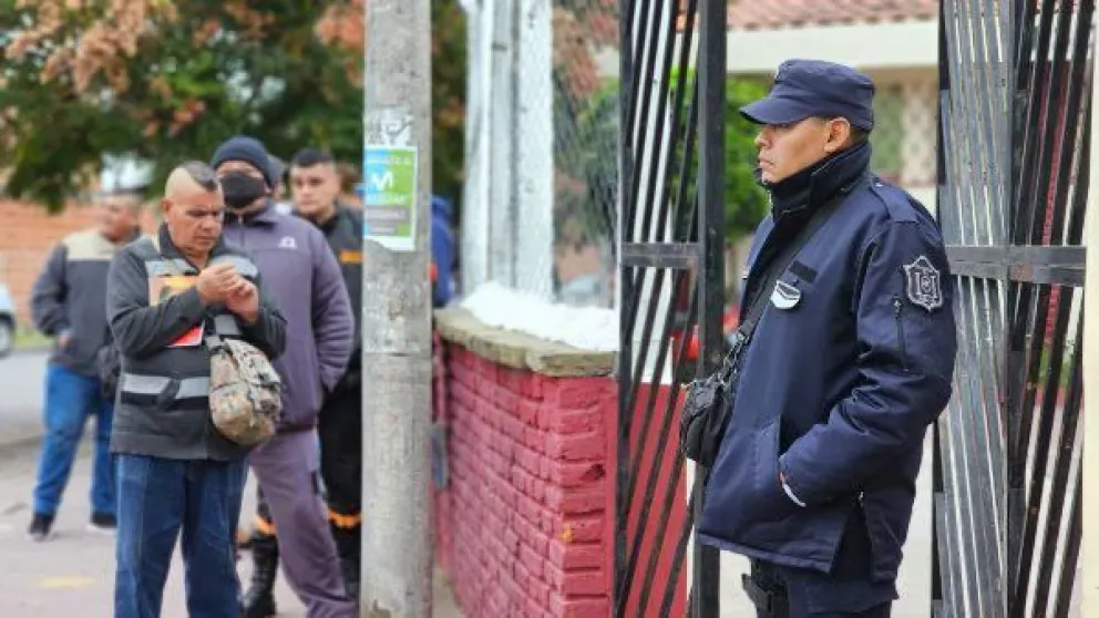 Denuncian la compra de votos en una escuela céntrica de la ciudad 