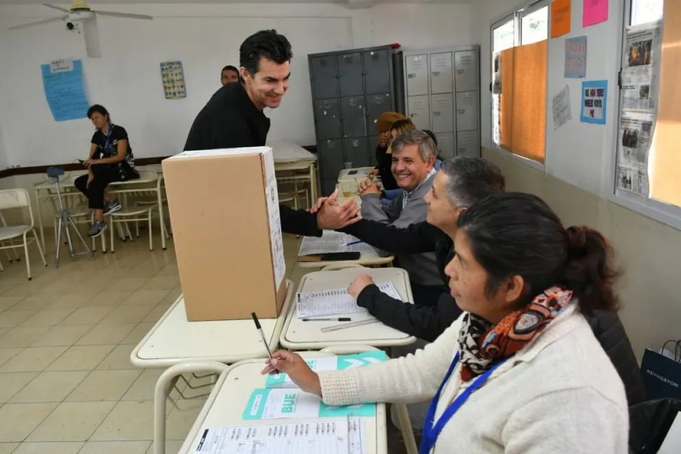 Votó Juan Manuel Urtubey y mandó un mensaje a los salteños