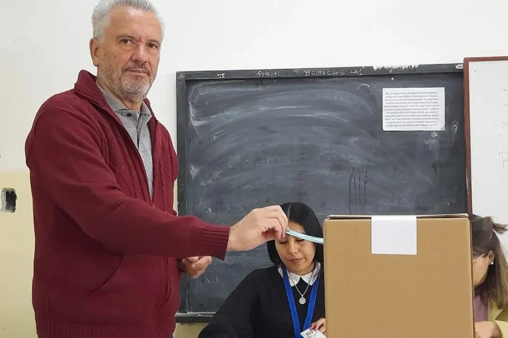 Claudio del Plá emitió su voto y espera que la izquierda obtenga buenos resultados