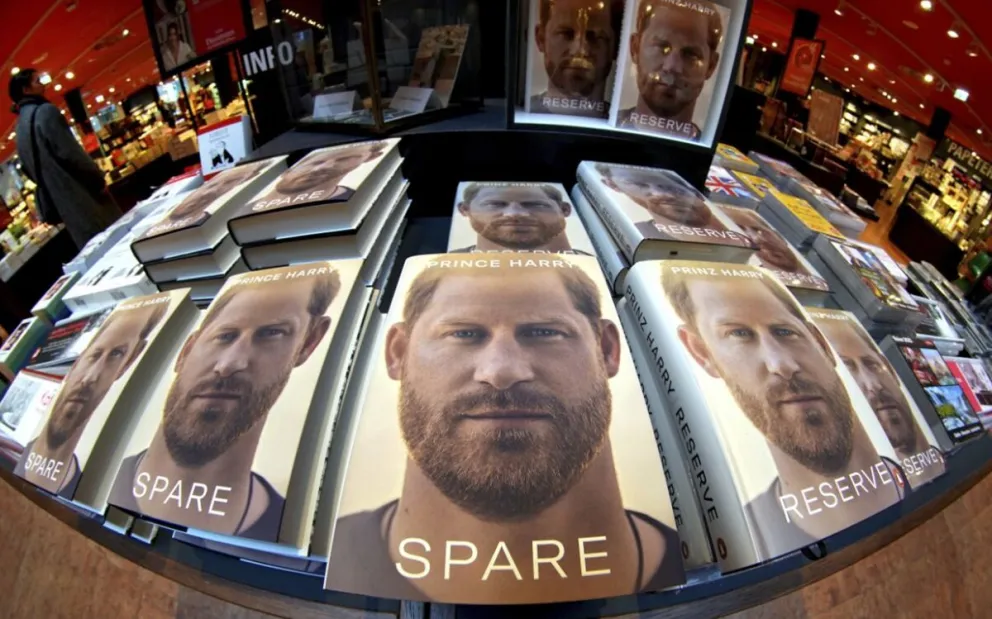 El otro libro que además de Spare casi destruye la imagen de la realeza (aunque exageraron un poco)