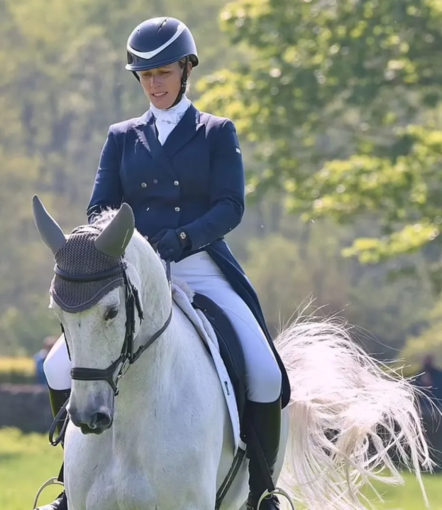 A cabalgar: Zara Tindall vuelve a los entrenamientos y se prepara para la competencia luego de estar en Derbyshire