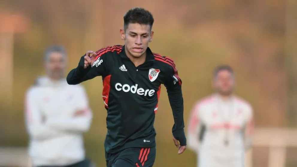 Siguen las malas noticias para River Plate: un nuevo club europeo se suma a la pelea por Claudio Echeverri