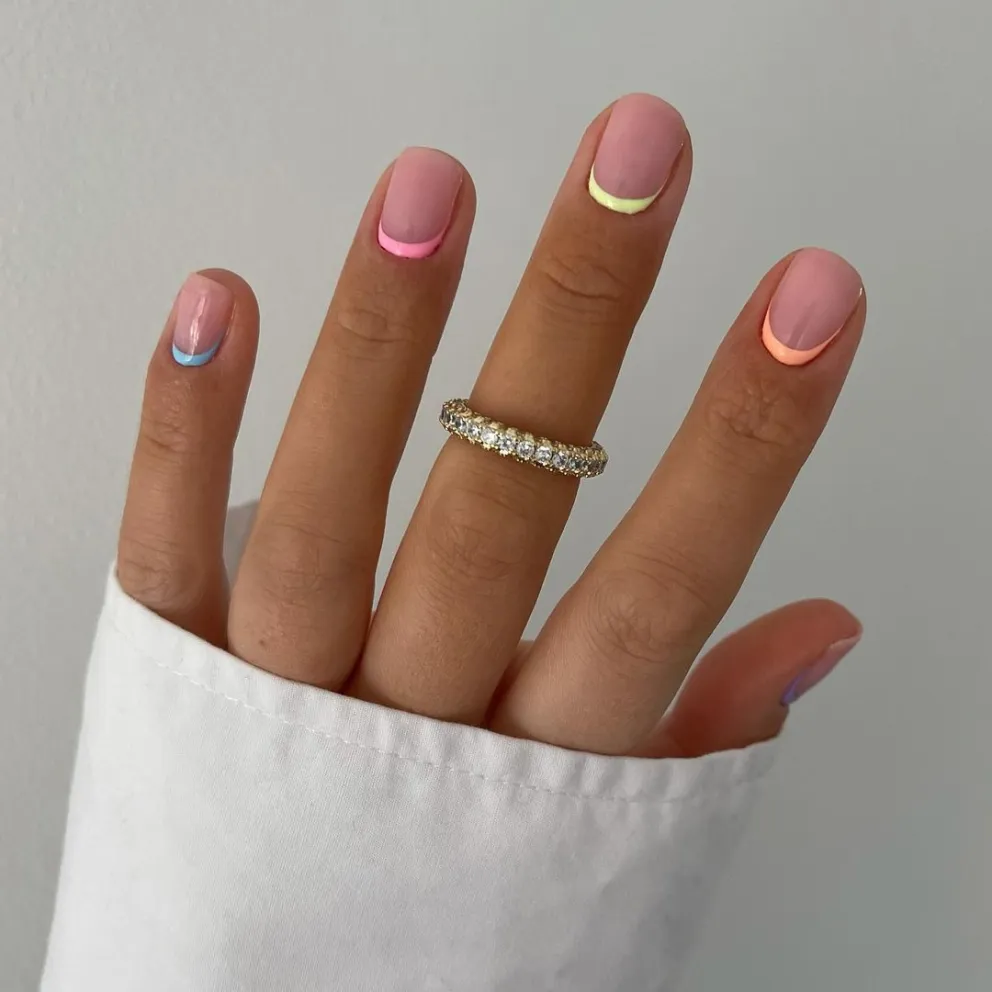 Tendencia en uñas: así se logra en simples pasos la técnica nail art de manicura francesa invertida