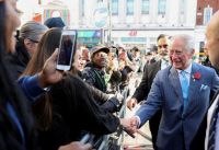 Por culpa del príncipe Harry: el rey Carlos III sufrió el destrato de un reconocido actor internacional