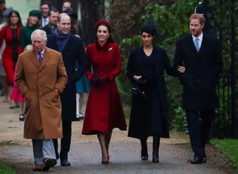 Harry, Meghan, pr&iacute;ncipe Guillermo, Kate Middleton y rey Carlos III