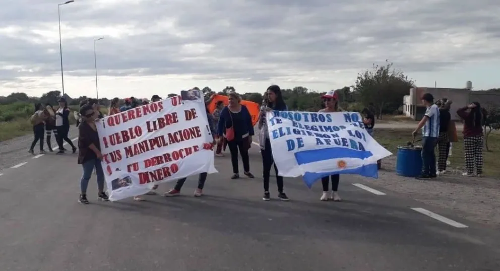 Carlos Mur cierra la municipalidad y deja a vecinos sin servicios básicos, desatando denuncias y protestas