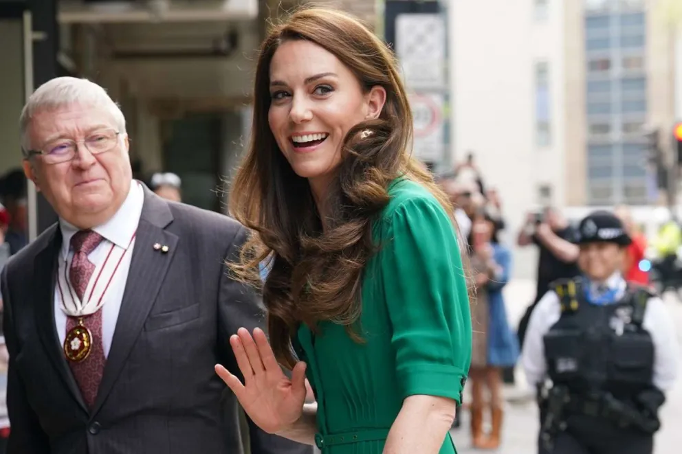 Impactante: Kate Middleton presume su figura en un costoso vestido verde de 3500 euros
