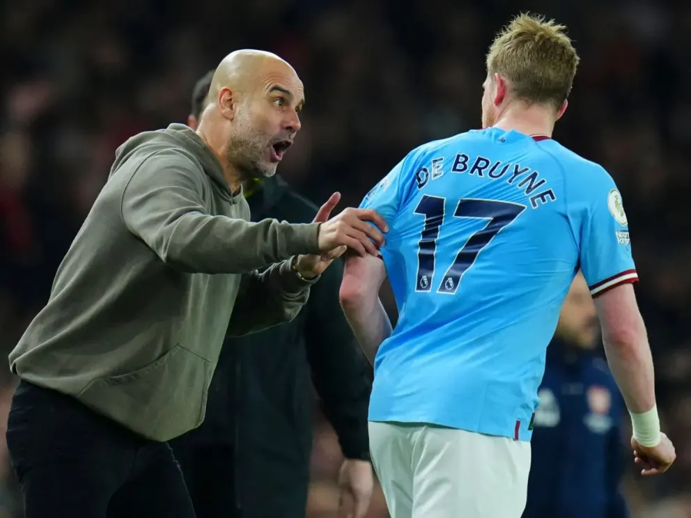 Julián Álvarez preocupado: un fuerte cruce entre Guardiola y Kevin De Bruyne que desató la polémica en el City 