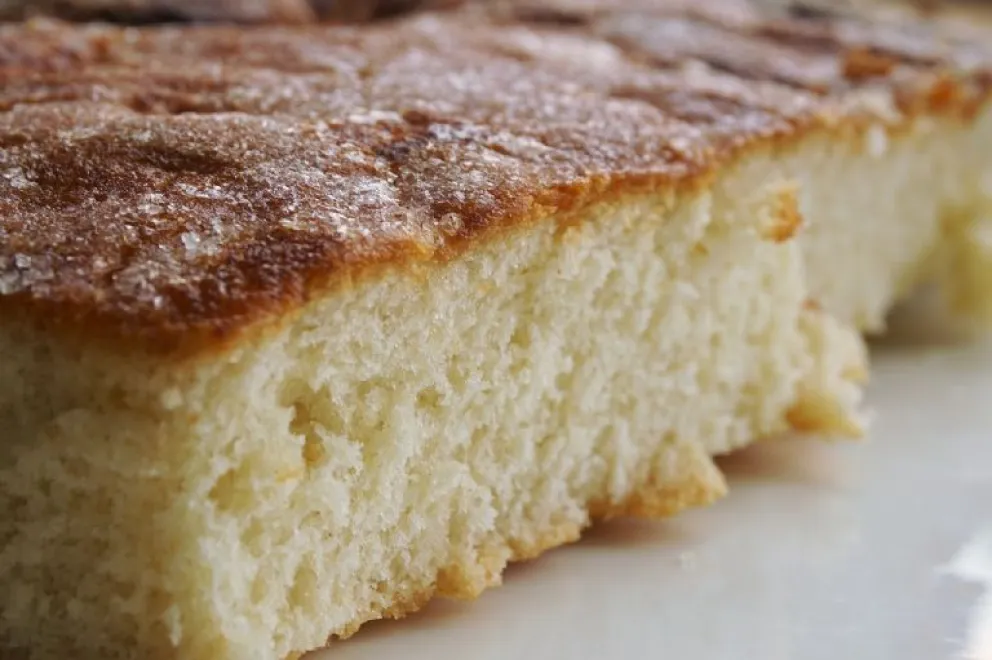 La receta de cocina fácil para realizar en pocos pasos: un esponjoso bizcochuelo con leche condensada
