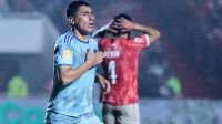 A lo Boca: sobre la hora y bajo la lluvia, el equipo de Almirón logró un agónico triunfo ante Argentinos