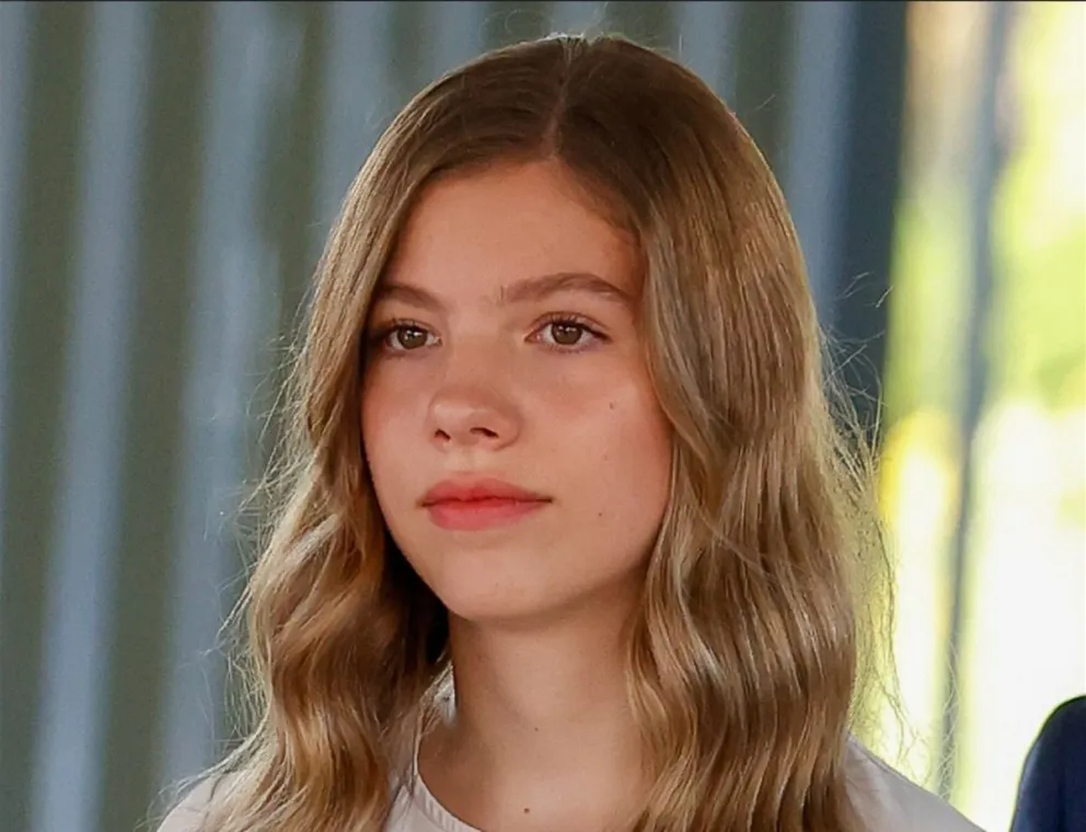 El increíble look juvenil con el que la infanta Sofía cautivó en la graduación de la princesa Leonor