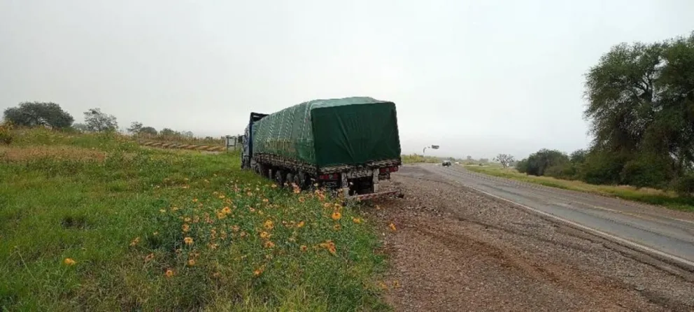 Brutal accidente en la Ruta 34: un funcionario salteño terminó herido tras impactar en su automóvil contra un camión 