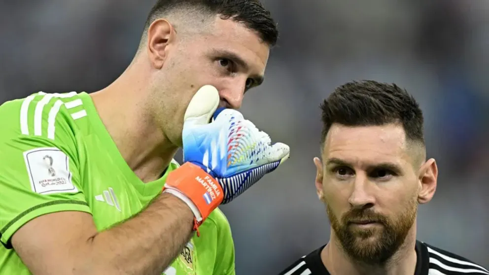 Enojo en PSG: esto dijo Dibu Martínez sobre los silbidos que recibe Lionel Messi