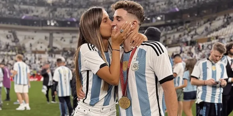 Más fogosos que nunca: la foto que compartieron Julián Álvarez y Emilia Ferrero en sus vacaciones