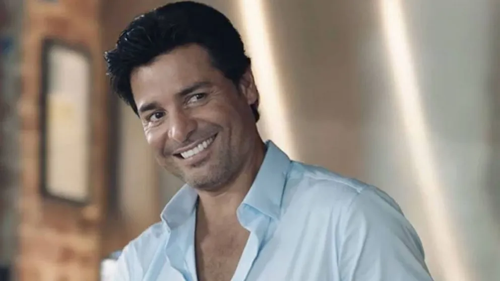 "¿Me la quito o me la dejo?": la picante pregunta con la que Chayanne subió la temperatura de sus fans