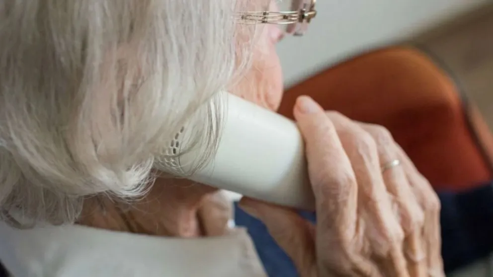 Estafa telefónica en el barrio Santa Ana: intentaron robarle a una abuela, pero ella se adelantó