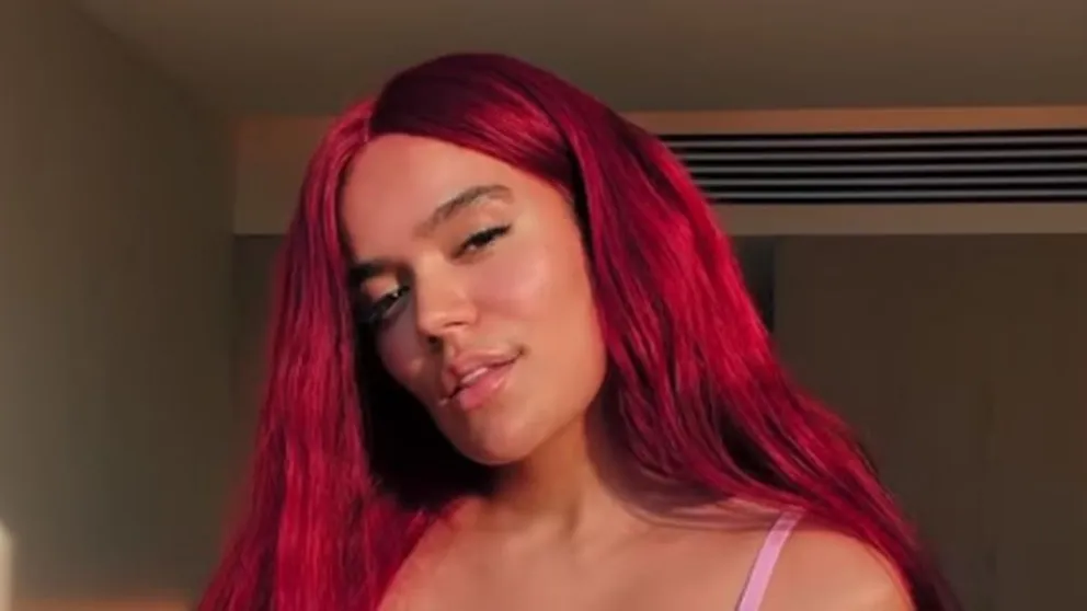 Karol G, sensual y atrevida posó para la portada de una conocida revista y esta vez quedó conforme