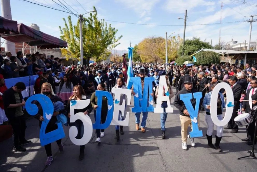 Celebraciones del 25 de Mayo se trasladan a la Plaza de Armas del Ejército de Salta