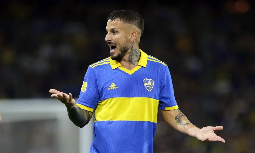 Darío Benedetto provoca la furia de los hinchas con un extraño gesto tras el triunfo de Boca