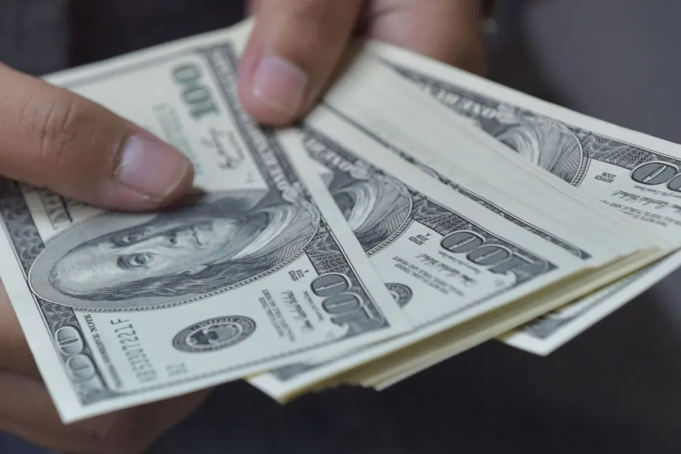 Así estará la cotización del dólar blue el próximo lunes