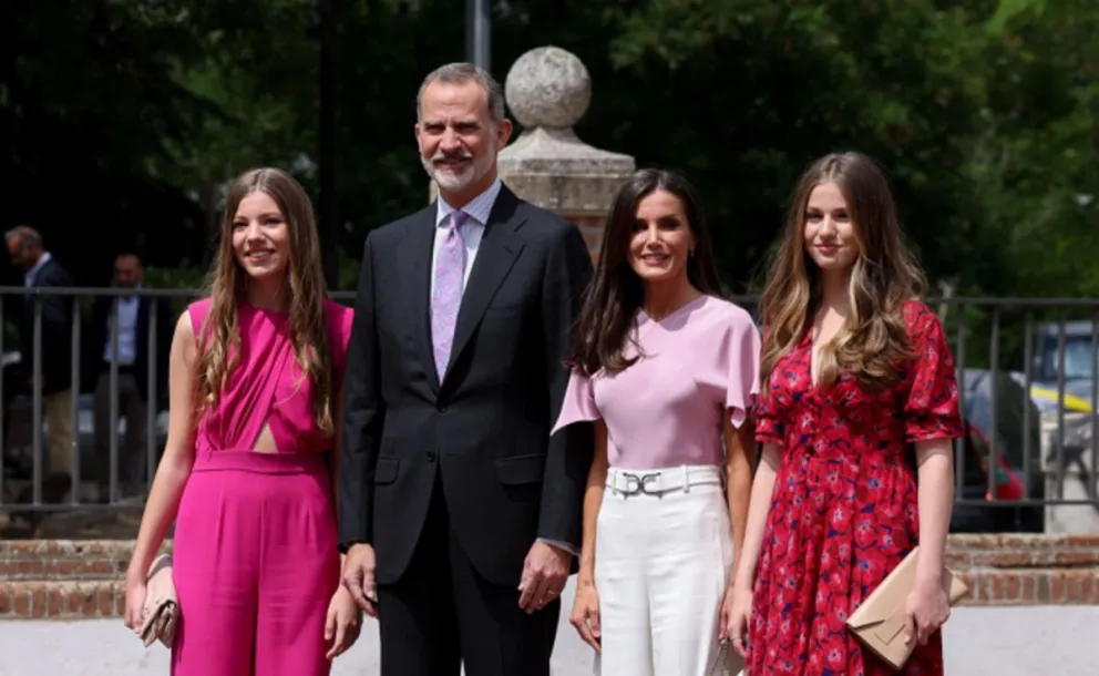 Terrible exclusión: el familiar de la infanta Sofía que Letizia prohibió salir en las fotos de su confirmación