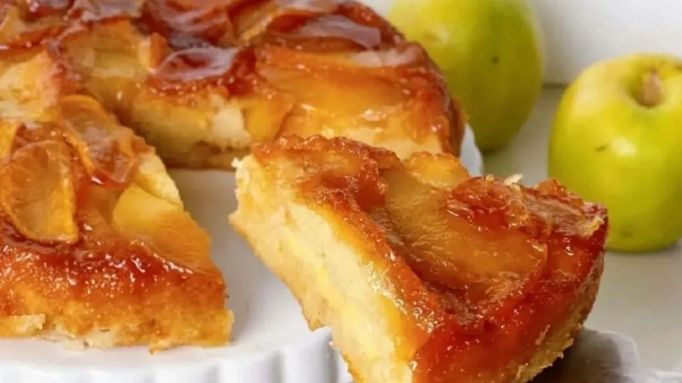 La receta ideal para un día lluvioso: una deliciosa torta invertida de manzana