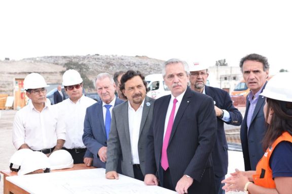 Gustavo Sáenz y Alberto Fernández recorrieron la obra de ampliación y optimización de la Planta 