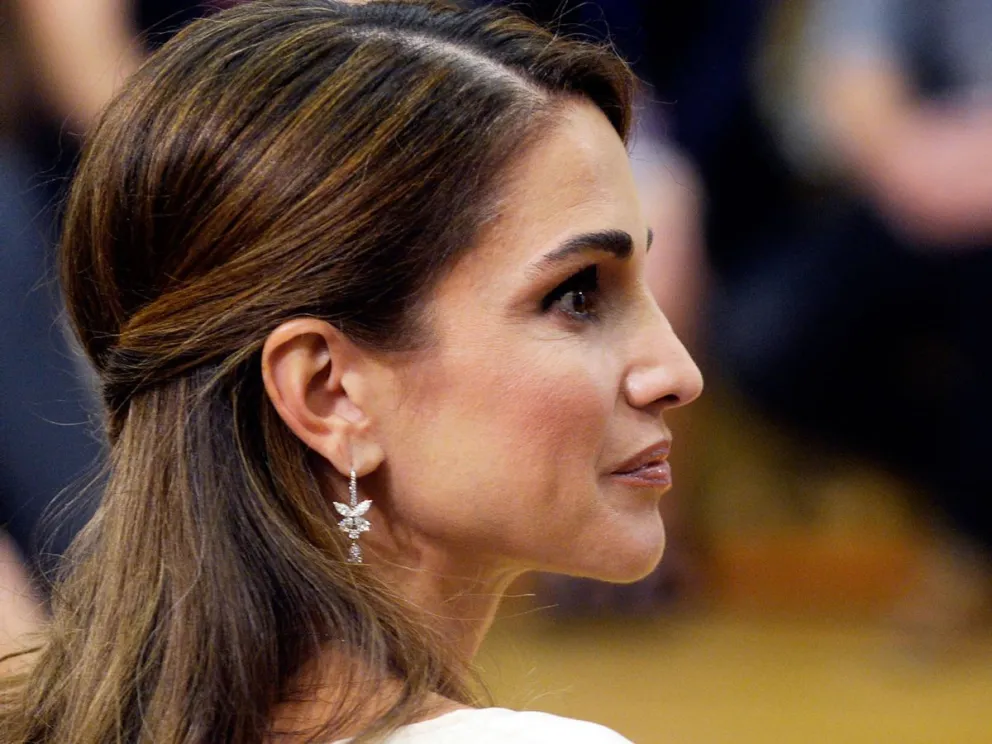 Este es el llamativo costo del vestido que Rania de Jordania lució en un evento en su país
