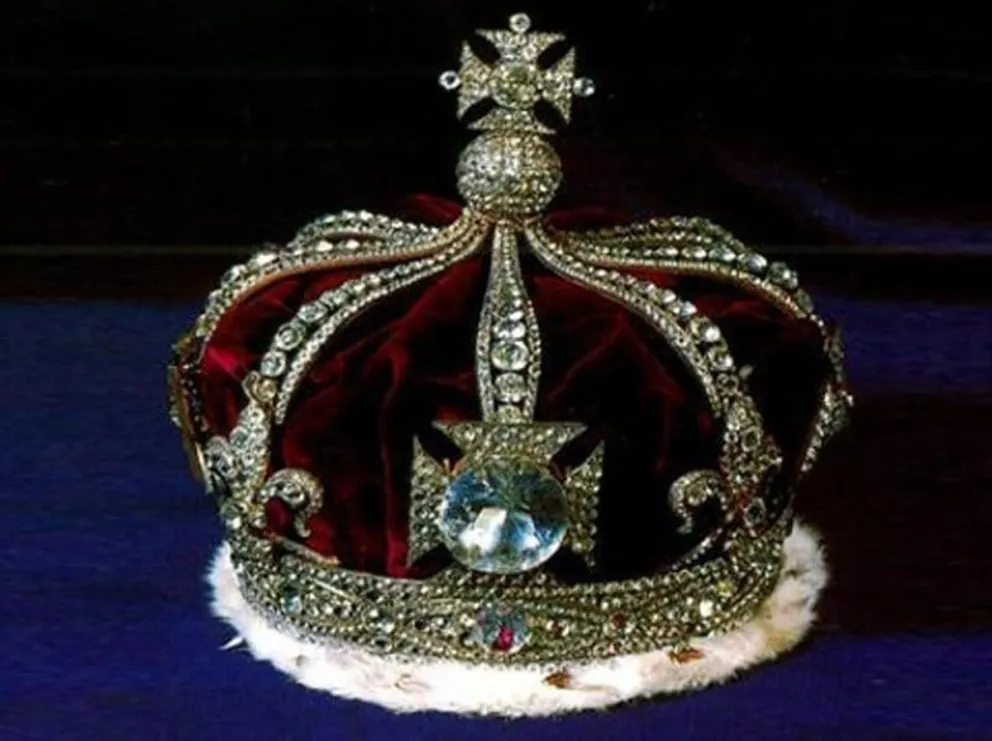 Joyas de la corona ya están exhibidas a todo público después de una multimillonaria remodelación de la Casa de la Joya