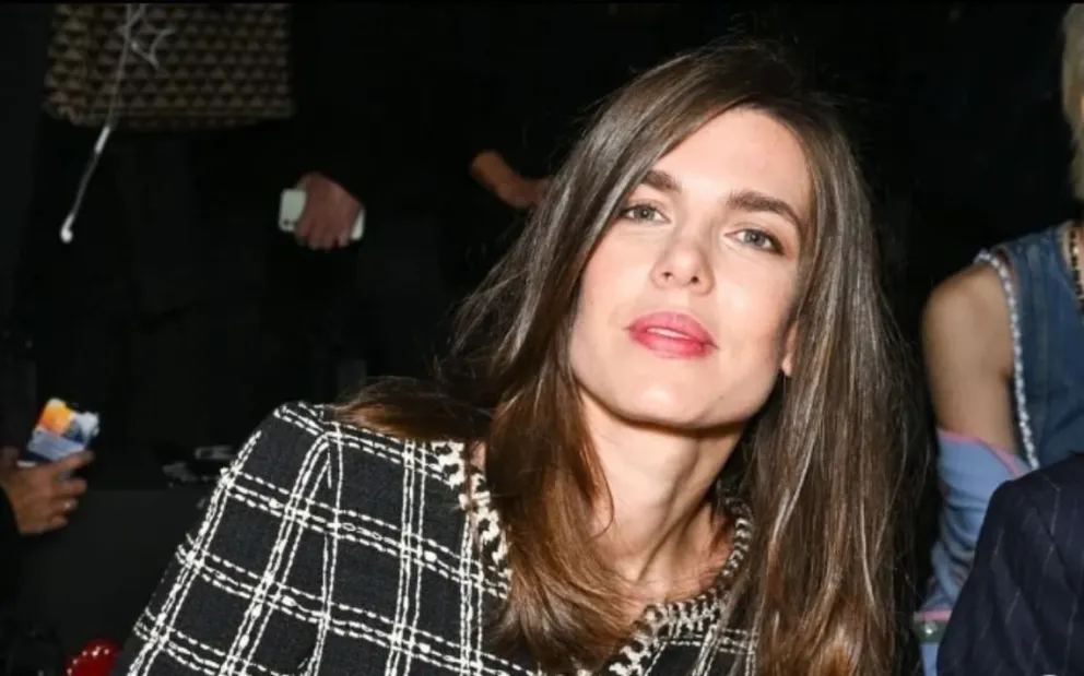 De esta manera Carlota Casiraghi sorprendió en el Gran premio de Mónaco junto a su familia