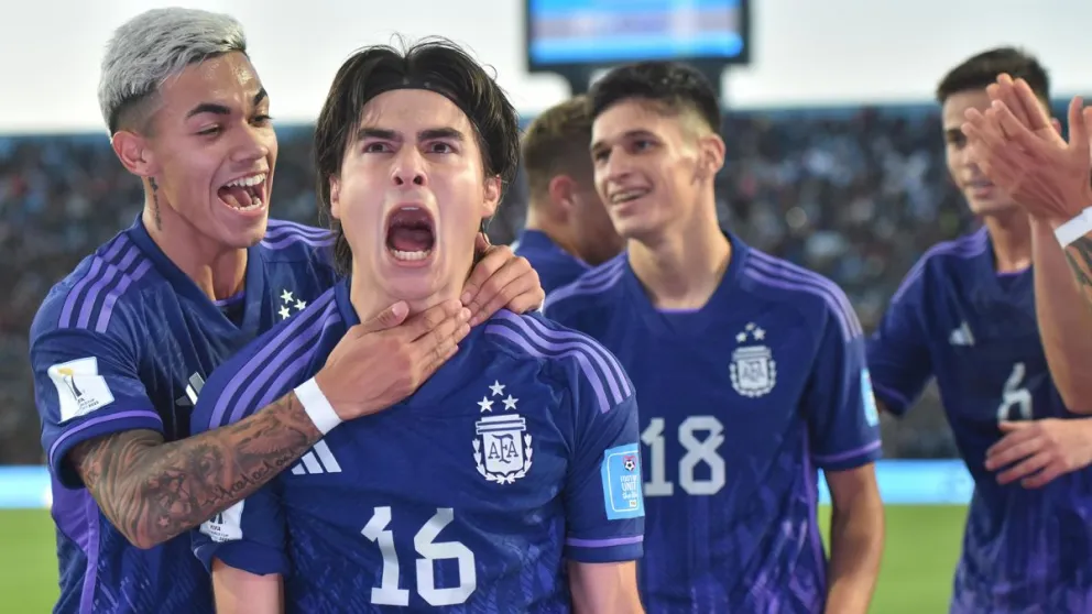  Tras ser comparado con Lionel Messi, los equipos de Europa de pelean por Luka Romero