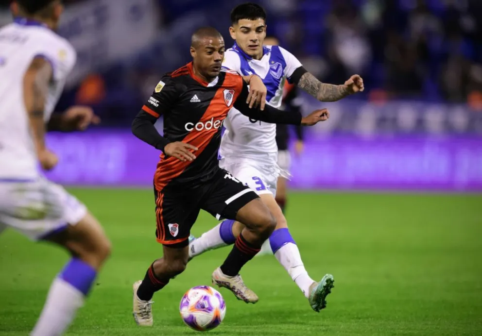 Martín Demichelis no encuentra el rumbo y River Plate perdió dos puntos de oro en su visita a Vélez