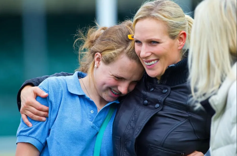 Conocé a la media hermana de Zara Tindall que vive una vida de lujo lejos de Windsor: Stephanie Phillips