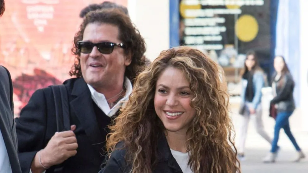 Carlos Vives se defiende de su traición a Shakira y explica el polémico like en la foto de Piqué
