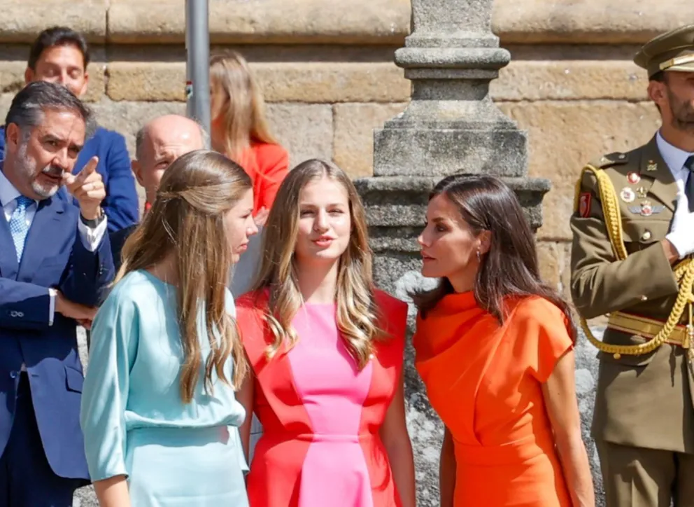 Escándalo en la iglesia por sus atrevidos looks: la reina Letizia, la princesa Leonor y la infanta Sofía en la mira