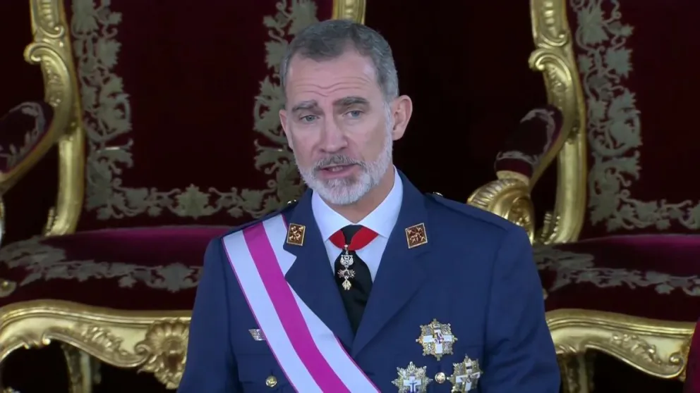 Sin Letizia y con una mujer elegante: el rey Felipe VI estuvo en este lugar previo al Día de las fuerzas armadas