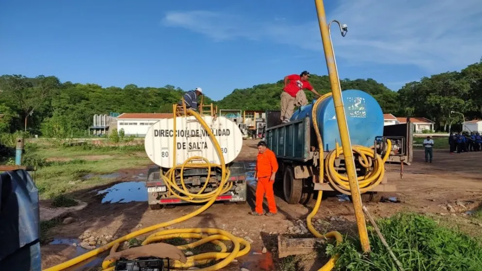 En los últimos dos meses, distribuyeron casi 2 millones de litros de agua a comunidades indígenas