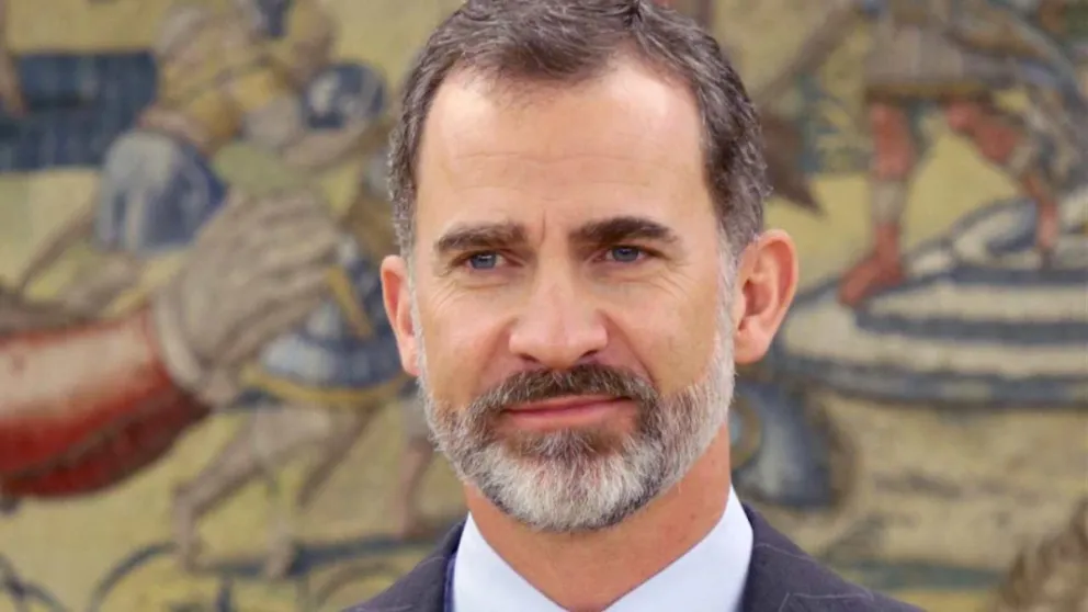 El rey Felipe se desató, la foto besando a una mujer y no es a Letizia