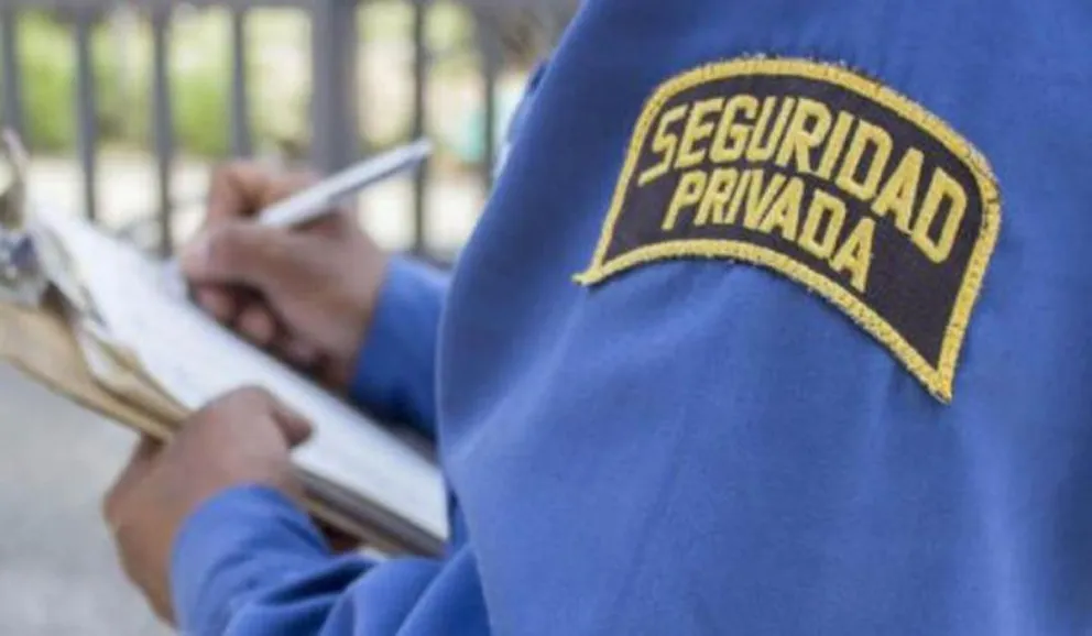 “Exigimos un sueldo básico de 350.000 pesos”, Vigiladores privados protestan frente a un Farmacity