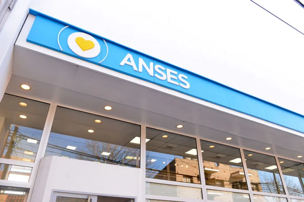 Mayores de 13 años cobrarán la AUH de ANSES sin intermediarios: conocé los motivos
