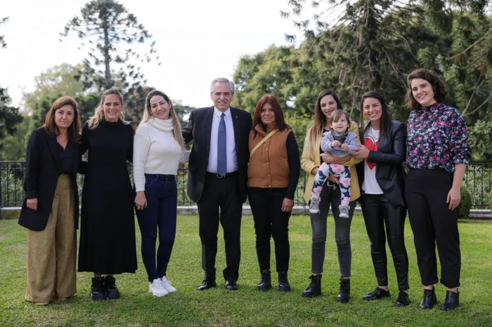 Alberto Fernández se reunió con beneficiarias del Programa Acompañar